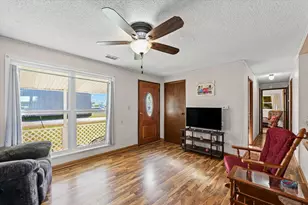 407 W Oak St, Leroy, IL 61752 - Photo 8