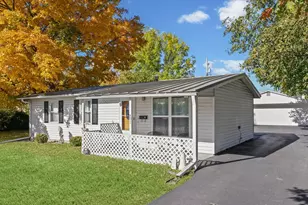 407 W Oak St, Leroy, IL 61752 - Photo 4