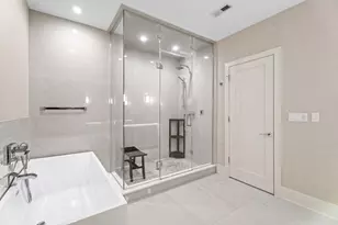 1356 W Walton St, Chicago, IL 60642 - Photo 24