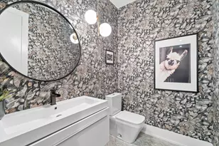 1356 W Walton St, Chicago, IL 60642 - Photo 14