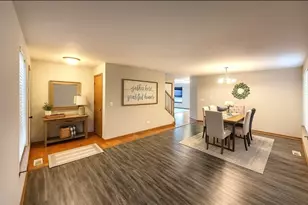 1073 Walker Ct, Antioch, IL 60002 - Photo 4