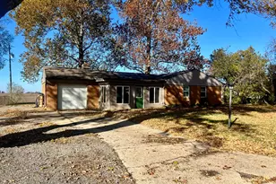 8428 N Shirlane St, Shirley, IL 61772 - Photo 2