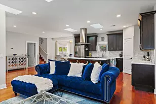 227 S Walnut Ln, Schaumburg, IL 60193 - Photo 10