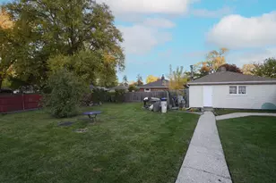 243 Pine Ln, Bensenville, IL 60106 - Photo 10