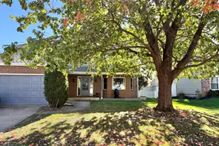 1433 Columbus Dr, Bolingbrook, IL 60490 - Photo 2