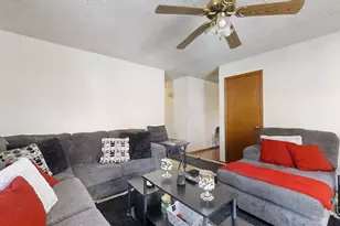 614 Creve Coeur Dr, Champaign, IL 61822 - Photo 4