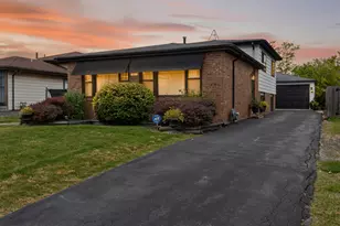 18038 Juneway Ct, Country Club Hills, IL 60478 - Photo 2