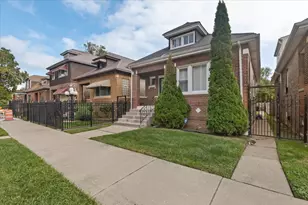 8225 S Manistee Ave, Chicago, IL 60617 - Photo 2