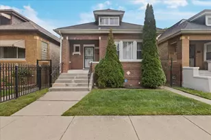 8225 S Manistee Ave, Chicago, IL 60617 - Photo 1