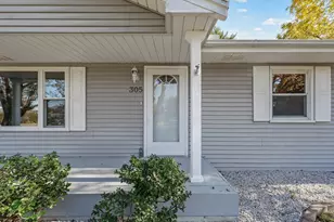 305 S East St, Mansfield, IL 61854 - Photo 4