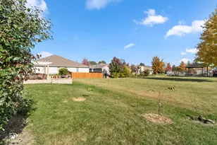 1431 Coral Bell Dr, Joliet, IL 60435 - Photo 34
