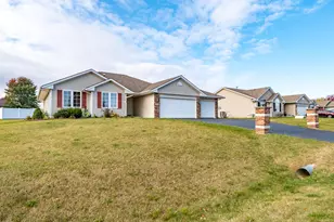 726 Golden Prairie Dr, Davis Junction, IL 61020 - Photo 2