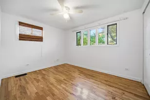 212 N Knollwood Dr, Wheaton, IL 60187 - Photo 16