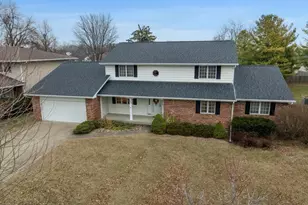404 Chelsea Dr, Bloomington, IL 61704 - Photo 2