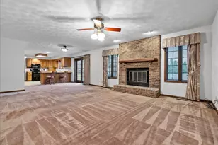 404 Chelsea Dr, Bloomington, IL 61704 - Photo 6