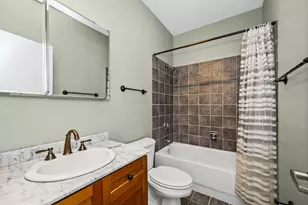 363 W Superior St, Chicago, IL 60654 - Photo 12