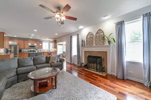 683 Niagara Dr, Volo, IL 60073 - Photo 2
