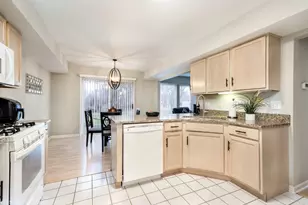 434 Locksley Dr, Streamwood, IL 60107 - Photo 6