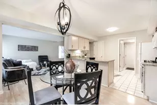 434 Locksley Dr, Streamwood, IL 60107 - Photo 2