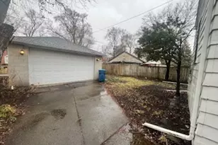 104 Warren St, Calumet City, IL 60409 - Photo 2