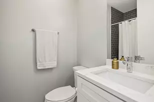 4419 W Waveland Ave, Chicago, IL 60641 - Photo 16