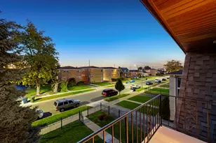 1941 N 19th Ave, Melrose Park, IL 60160 - Photo 8