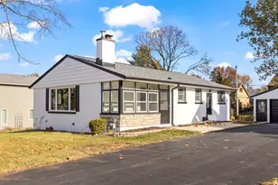 521 Lindley Ave, Westmont, IL 60559 - Photo 2