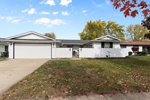 1031 Conrad Ct, Elk Grove Village, IL 60007 - Photo 2