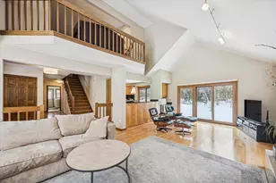 7612 Ridgewood Ln, Burr Ridge, IL 60527 - Photo 4