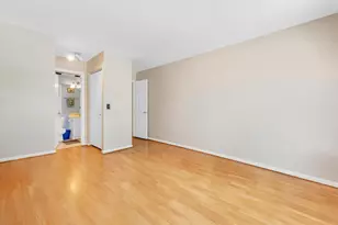 [Address not provided], Buffalo Grove, IL 60089 - Photo 32