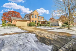 808 Lakeshore Dr, Tuscola, IL 61953 - Photo 2