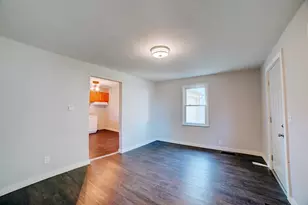 745 E Oak St, Watseka, IL 60970 - Photo 6