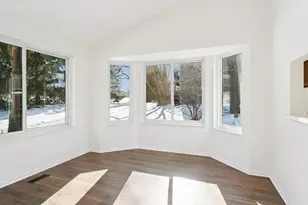 1261 Oak Hill Rd, Lake Barrington, IL 60010 - Photo 8