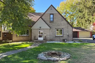 815 N Brinton Ave, Dixon, IL 61021 - Photo 1