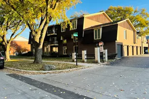 5721 W 103rd St, Oak Lawn, IL 60453 - Photo 2