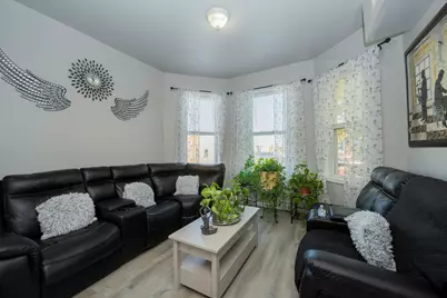 746 N Trumbull Avenue, Chicago, IL 60624 - Photo 2