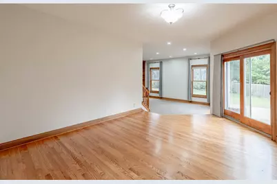 26W185 Meadowview Court, Wheaton, IL 60187 - Photo 4