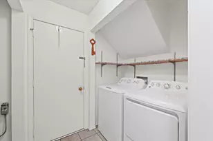 2113 Sunview Dr, Champaign, IL 61821 - Photo 16