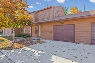 2113 Sunview Dr, Champaign, IL 61821 - Photo 2