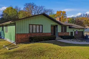 2235 Center Ln, Dixon, IL 61021 - Photo 2