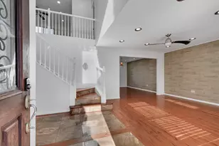 275 Clifton Ln, Bolingbrook, IL 60440 - Photo 2