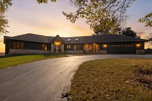 97 Highcrest Ct, Shannon, IL 61078 - Photo 4