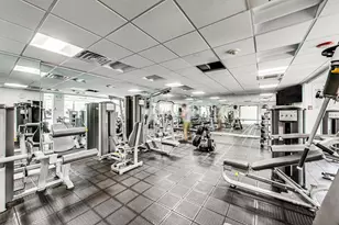 3930 N Pine Grove Ave, Chicago, IL 60613 - Photo 36