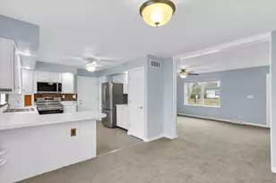2302 Pheasant Ridge Rd, Mahomet, IL 61853 - Photo 8