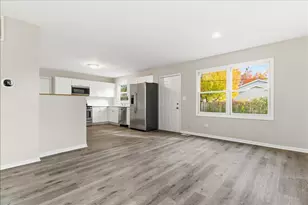 37446 E Park Ln, Lake Villa, IL 60046 - Photo 6