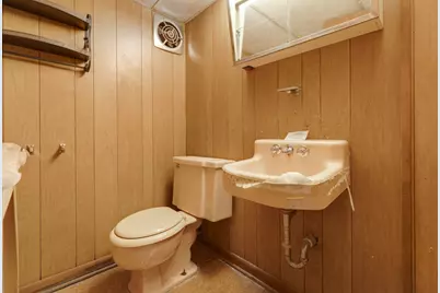 8550 S Jeffery Boulevard, Chicago, IL 60617 - Photo 20
