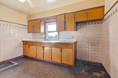 8550 S Jeffery Boulevard, Chicago, IL 60617 - Photo 12