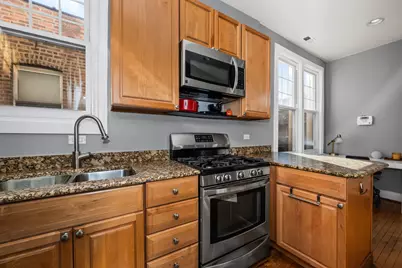 912 N Oakley Boulevard #2, Chicago, IL 60622 - Photo 6