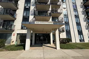 9074 W Terrace Dr, Niles, IL 60714 - Photo 2