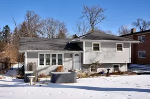 916 Lacey Ave, Lisle, IL 60532 - Photo 2